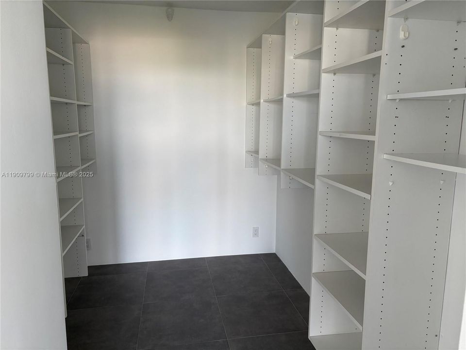 Active With Contract: $570,000 (2 beds, 2 baths, 1540 Square Feet)