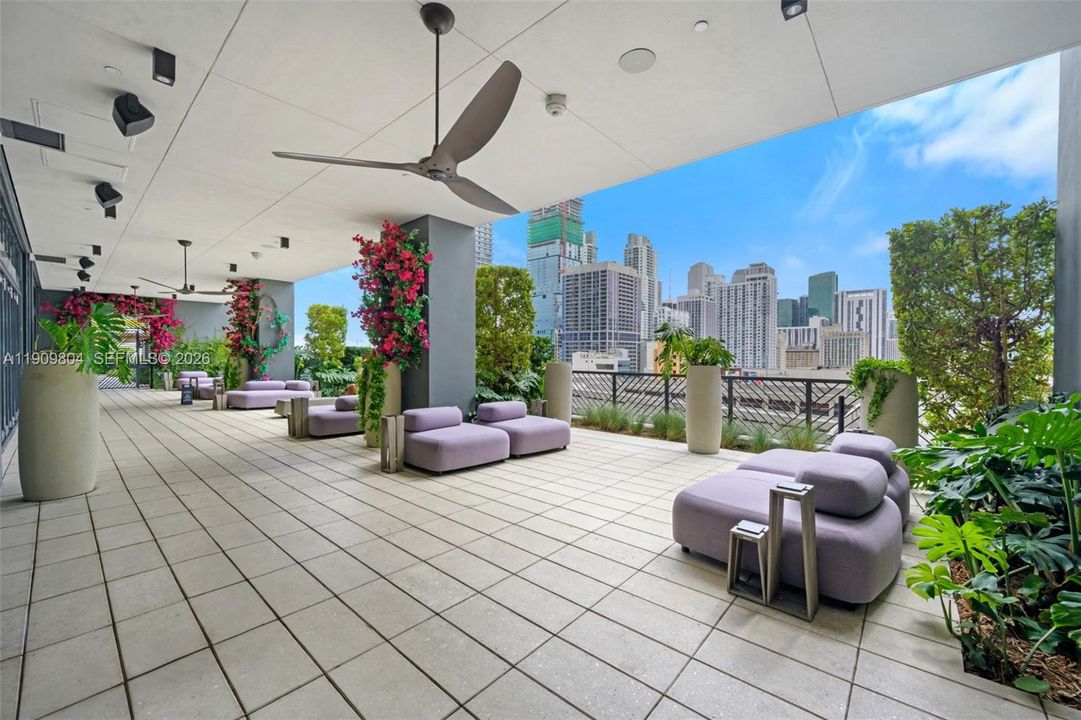 待售: $465,000 (0 贝兹, 1 浴室, 374 平方英尺)