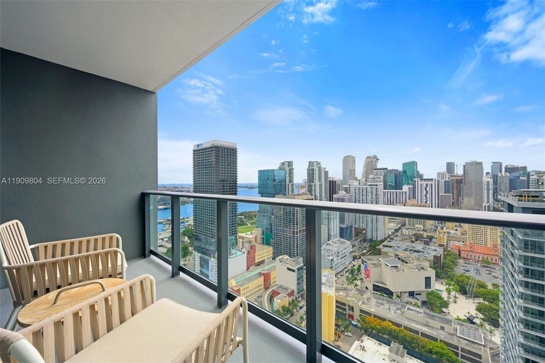 待售: $465,000 (0 贝兹, 1 浴室, 374 平方英尺)