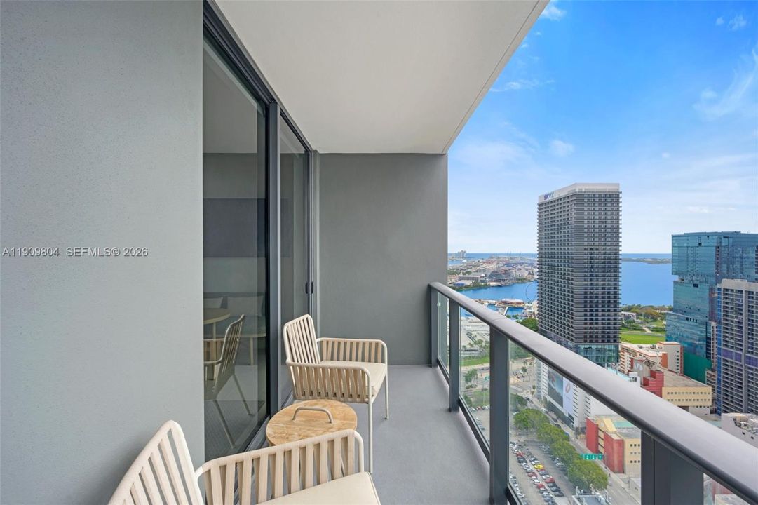 待售: $465,000 (0 贝兹, 1 浴室, 374 平方英尺)