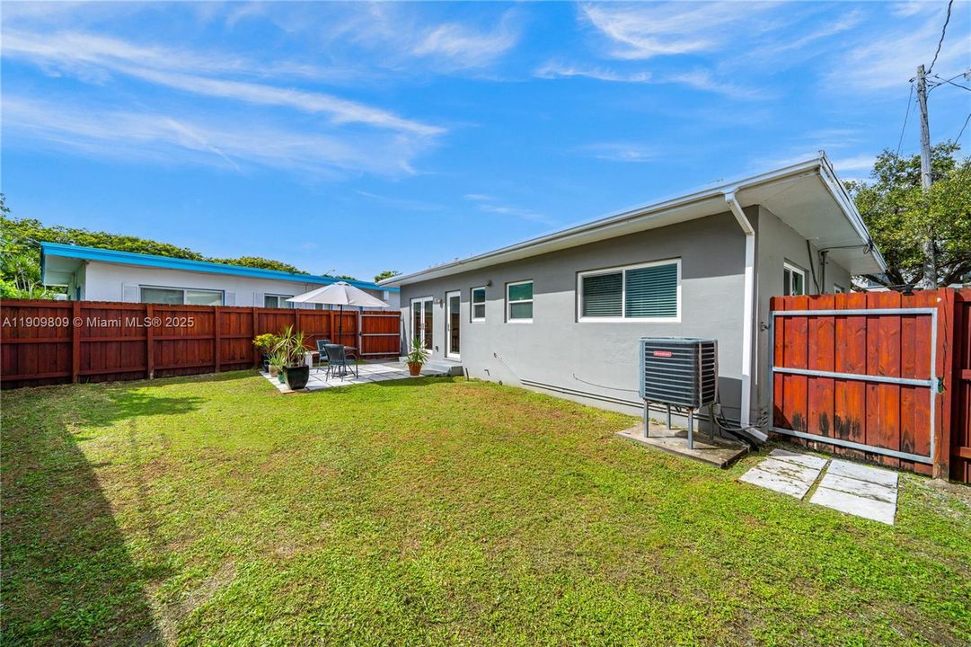 待售: $799,000 (2 贝兹, 1 浴室, 1038 平方英尺)