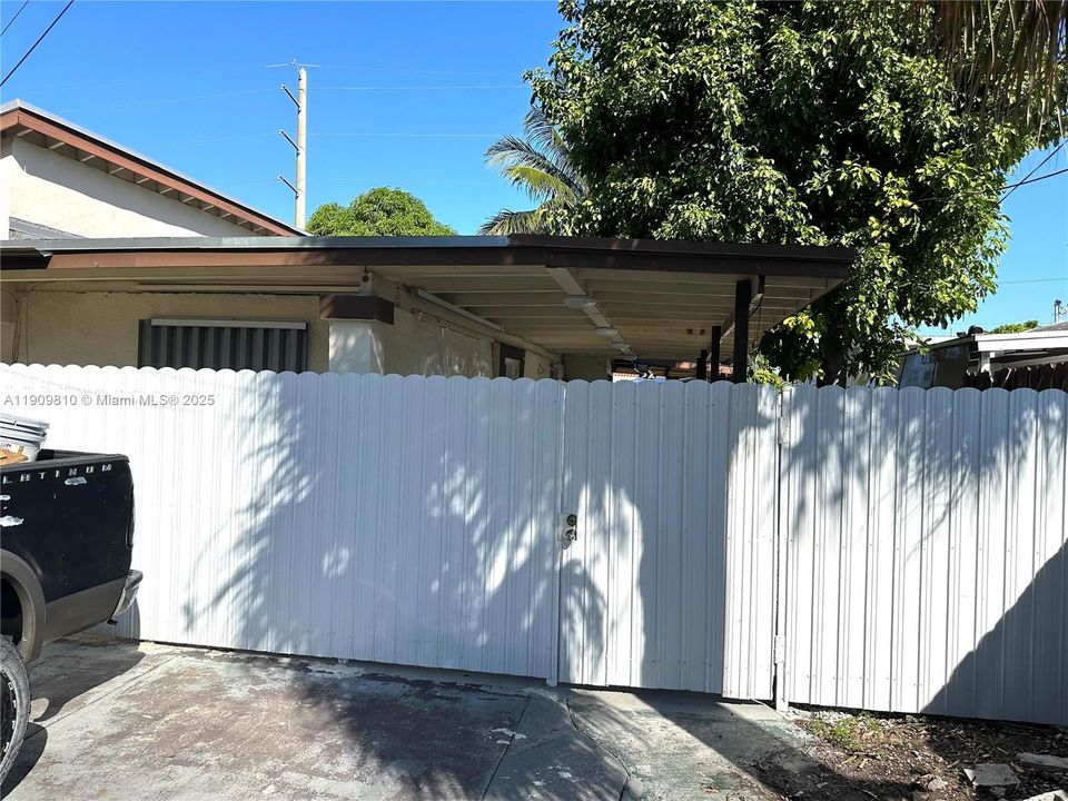 For Rent: $1,550 (1 beds, 1 baths, 632 Square Feet)