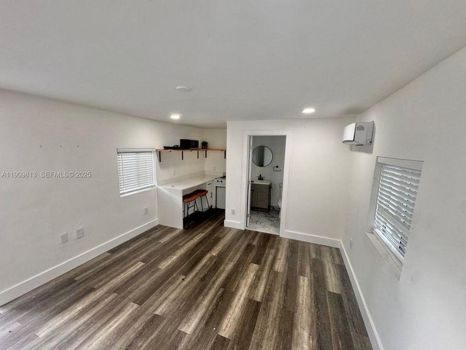 待售: $1,150,000 (0 贝兹, 0 浴室, 1976 平方英尺)