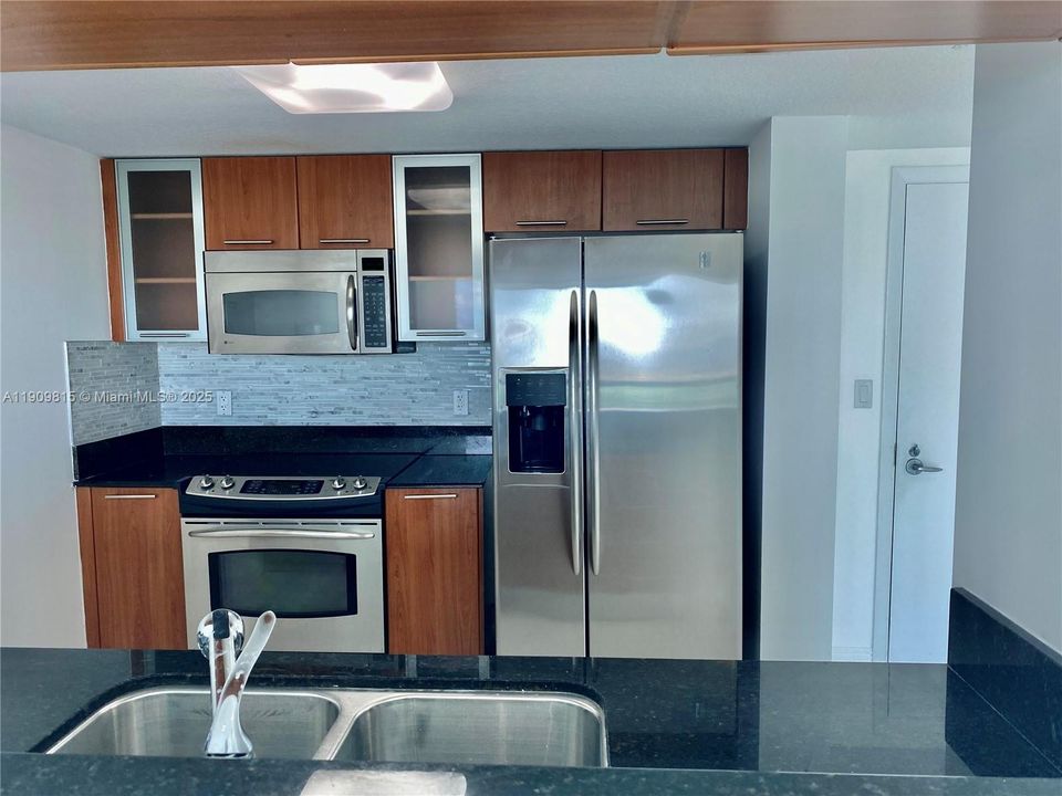 Active With Contract: $600,000 (2 beds, 2 baths, 1144 Square Feet)