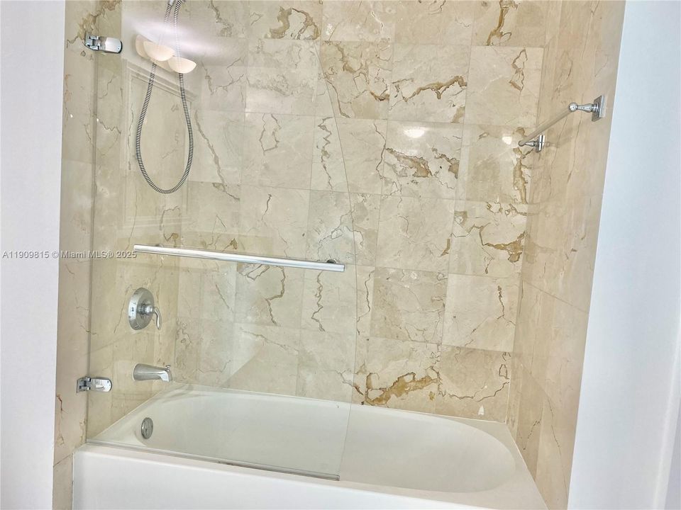 Active With Contract: $600,000 (2 beds, 2 baths, 1144 Square Feet)