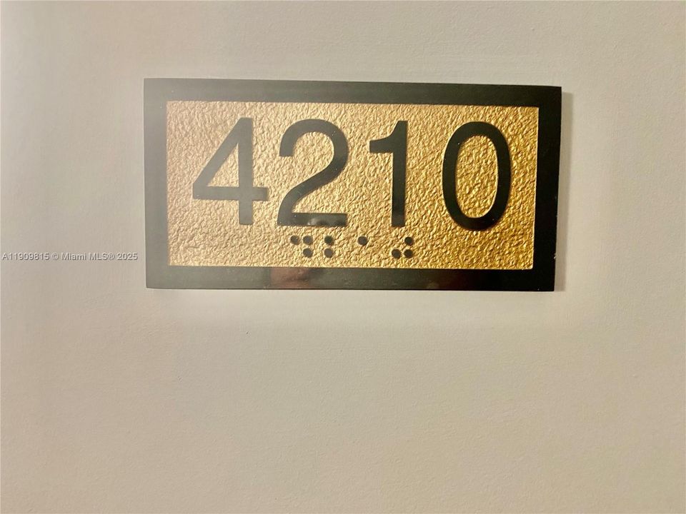 Active With Contract: $600,000 (2 beds, 2 baths, 1144 Square Feet)