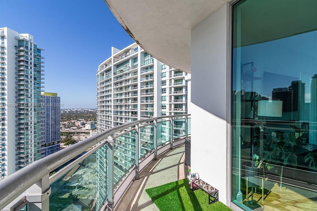 待售: $549,900 (2 贝兹, 2 浴室, 935 平方英尺)