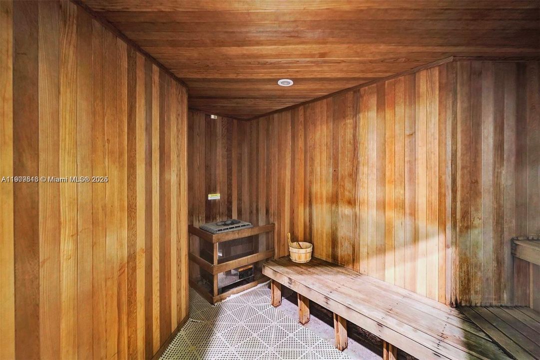 待售: $549,900 (2 贝兹, 2 浴室, 935 平方英尺)