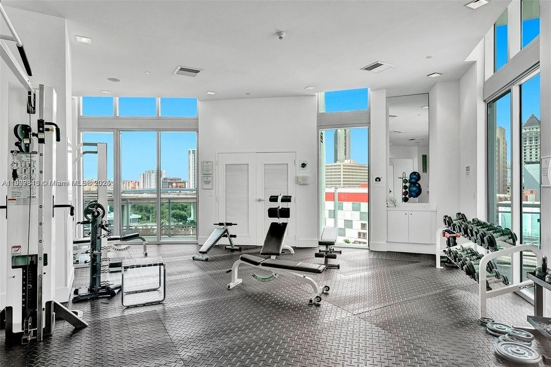 待售: $549,900 (2 贝兹, 2 浴室, 935 平方英尺)