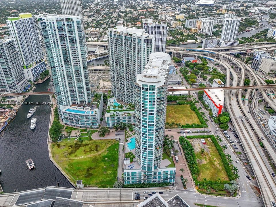 待售: $549,900 (2 贝兹, 2 浴室, 935 平方英尺)