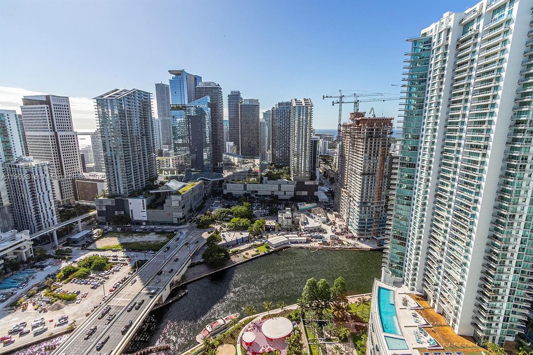 待售: $549,900 (2 贝兹, 2 浴室, 935 平方英尺)