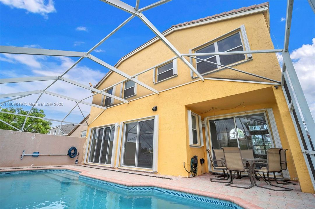 En Renta: $5,850 (5 camas, 3 baños, 2998 Pies cuadrados)