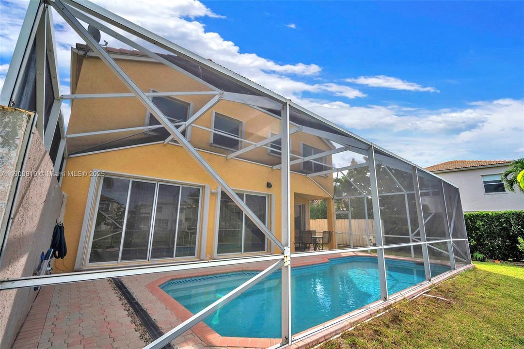 En Renta: $5,850 (5 camas, 3 baños, 2998 Pies cuadrados)