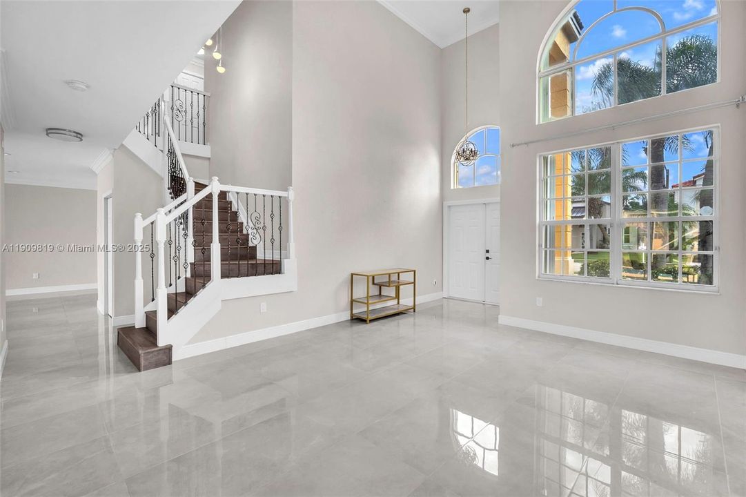 En Renta: $5,850 (5 camas, 3 baños, 2998 Pies cuadrados)