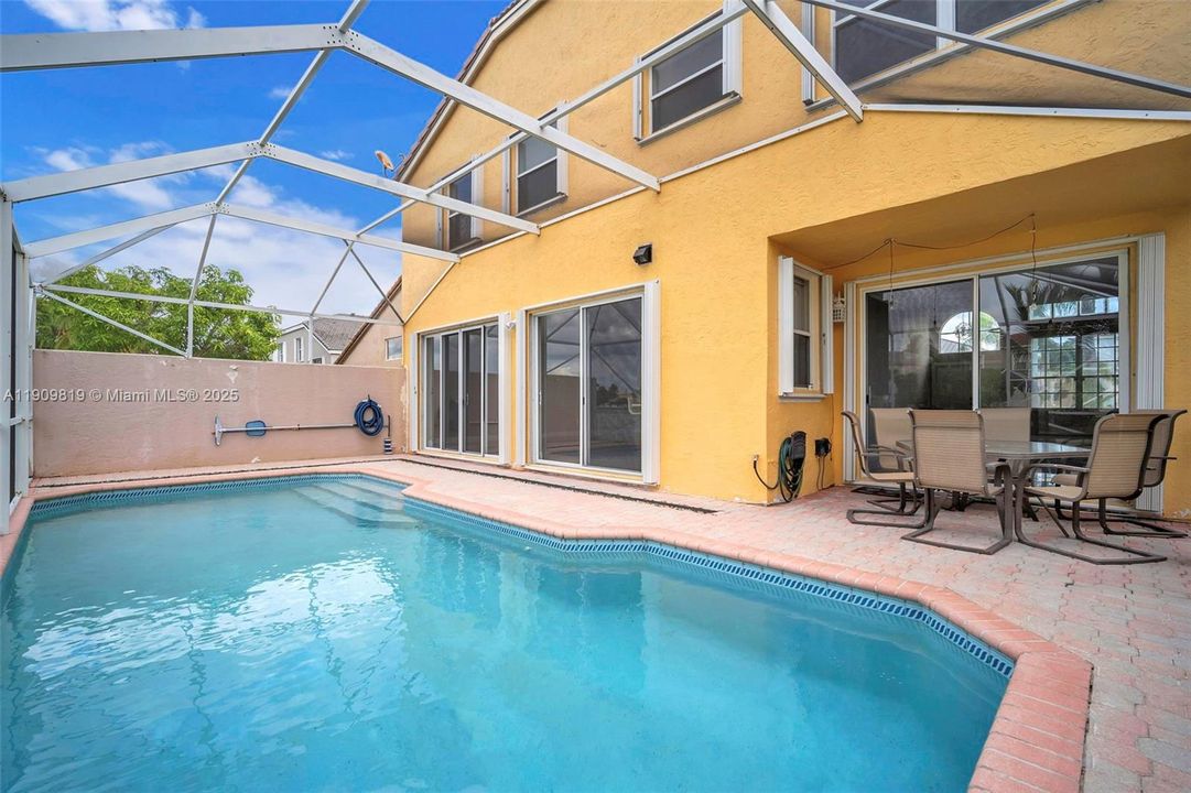 En Renta: $5,850 (5 camas, 3 baños, 2998 Pies cuadrados)