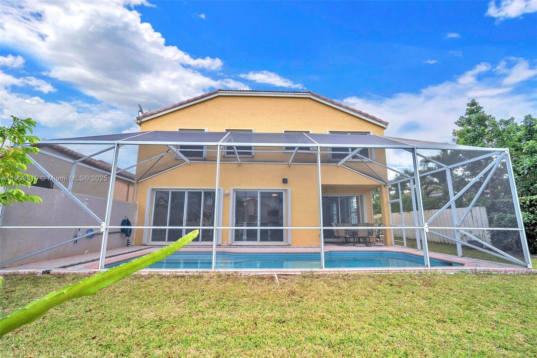 En Renta: $5,850 (5 camas, 3 baños, 2998 Pies cuadrados)