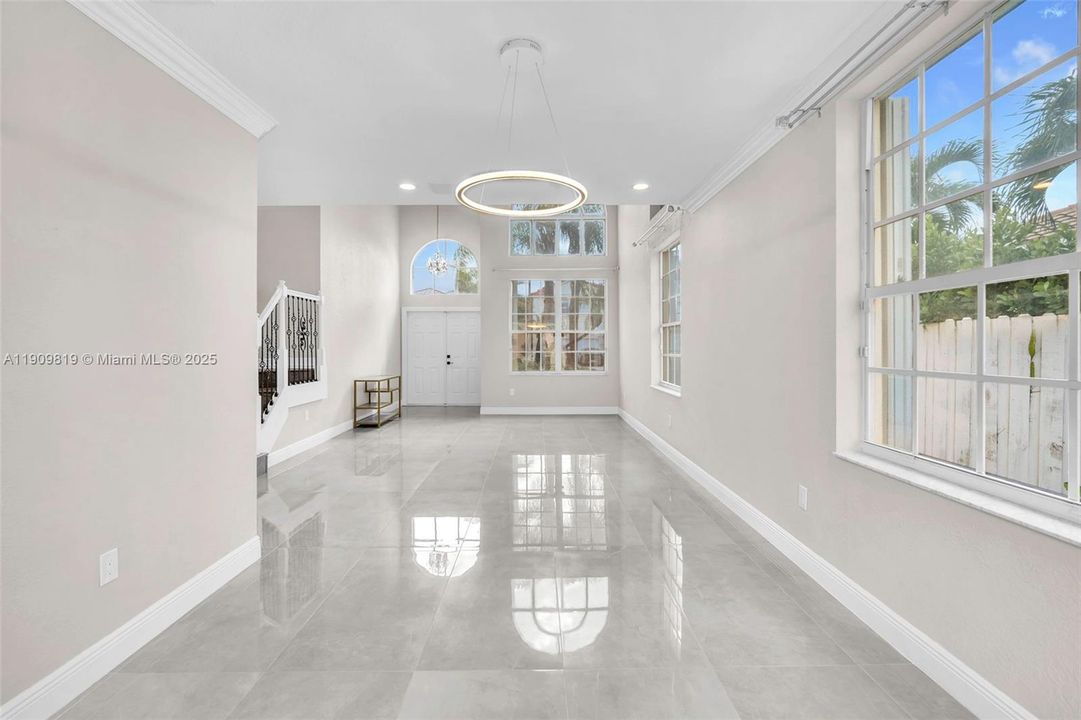 En Renta: $5,850 (5 camas, 3 baños, 2998 Pies cuadrados)