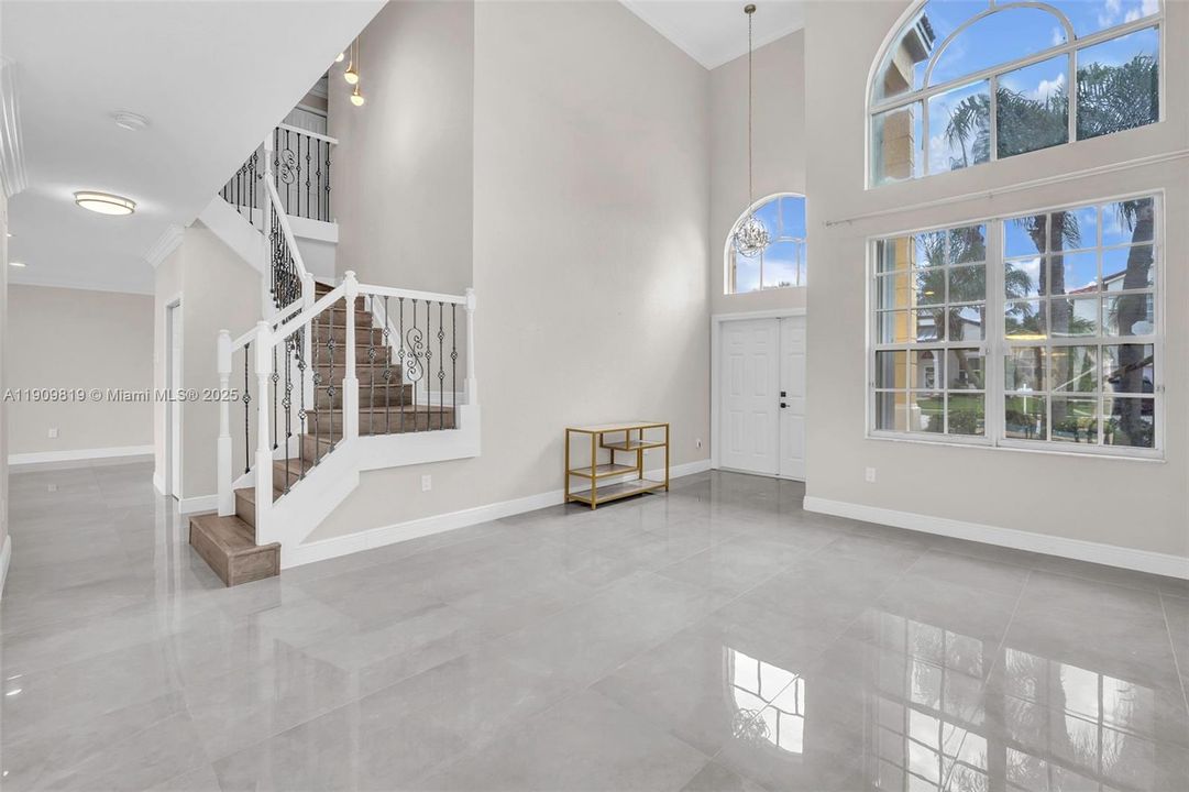 En Renta: $5,850 (5 camas, 3 baños, 2998 Pies cuadrados)