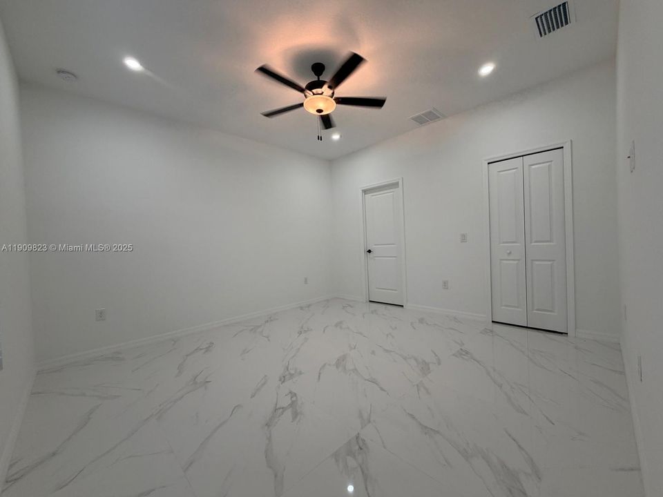 出租: $2,300 (3 贝兹, 2 浴室, 0 平方英尺)