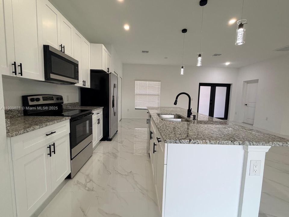 出租: $2,300 (3 贝兹, 2 浴室, 0 平方英尺)