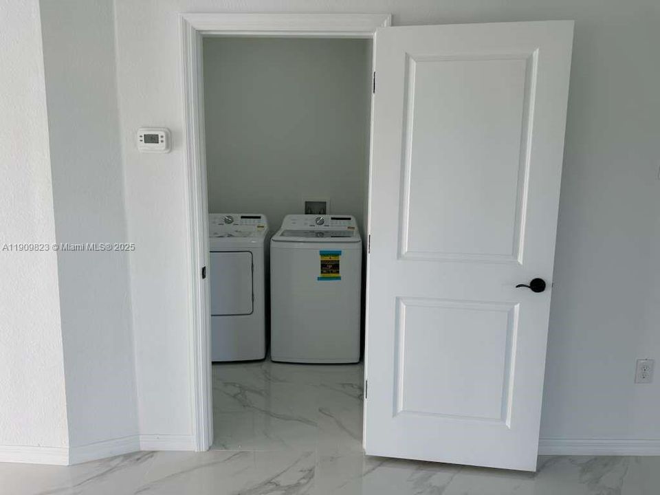 出租: $2,300 (3 贝兹, 2 浴室, 0 平方英尺)