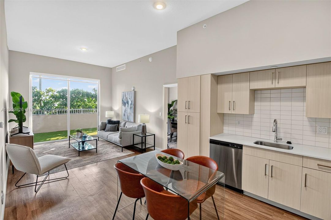 For Sale: $329,000 (1 beds, 1 baths, 622 Square Feet)