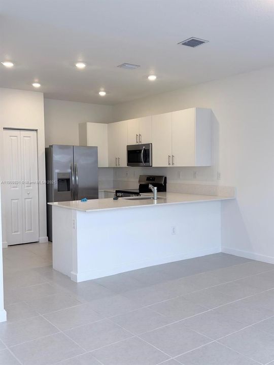 В аренду: $2,650 (3 спален, 2 ванн, 1331 Квадратных фут)