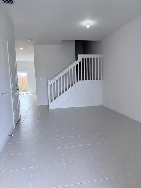 В аренду: $2,650 (3 спален, 2 ванн, 1331 Квадратных фут)