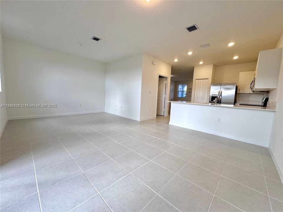 В аренду: $2,650 (3 спален, 2 ванн, 1331 Квадратных фут)