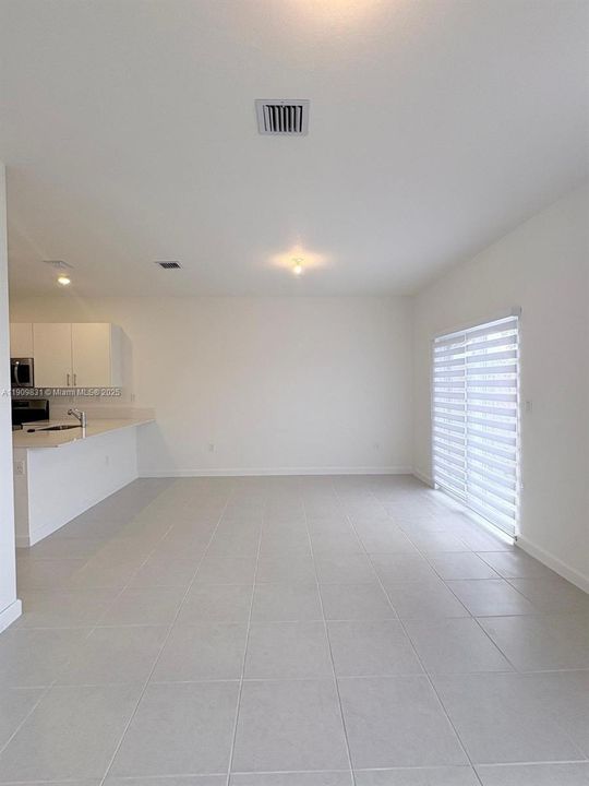 В аренду: $2,650 (3 спален, 2 ванн, 1331 Квадратных фут)