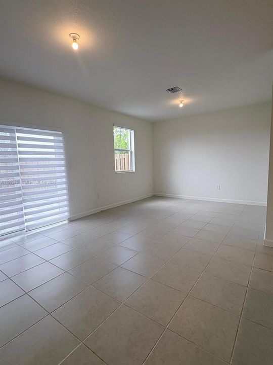 В аренду: $2,650 (3 спален, 2 ванн, 1331 Квадратных фут)