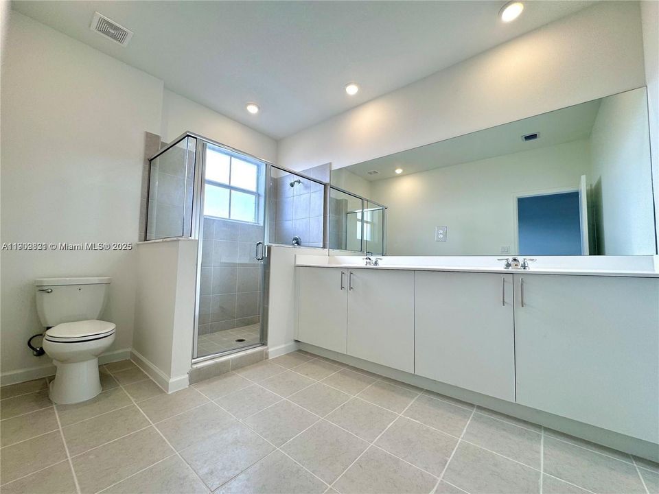 В аренду: $2,650 (3 спален, 2 ванн, 1331 Квадратных фут)