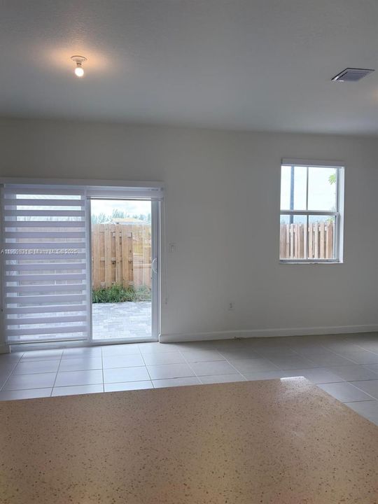 В аренду: $2,650 (3 спален, 2 ванн, 1331 Квадратных фут)