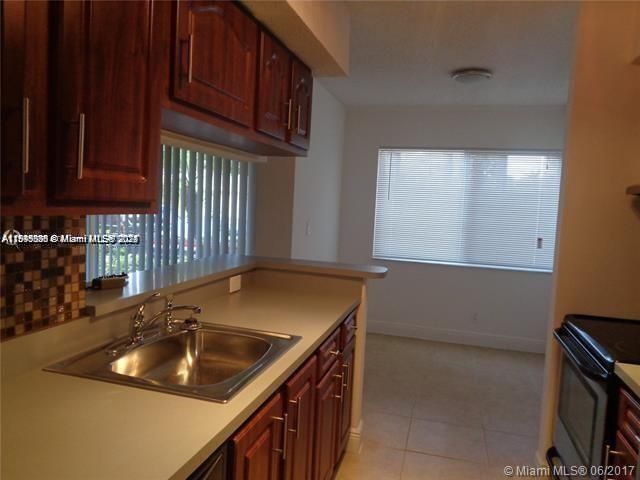 For Rent: $1,700 (1 beds, 1 baths, 695 Square Feet)