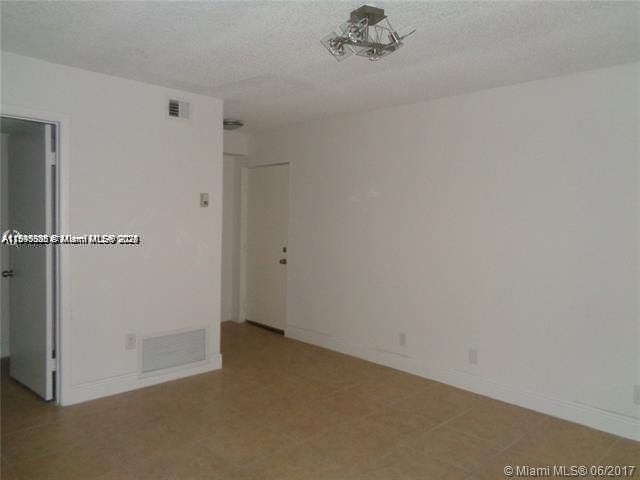For Rent: $1,700 (1 beds, 1 baths, 695 Square Feet)