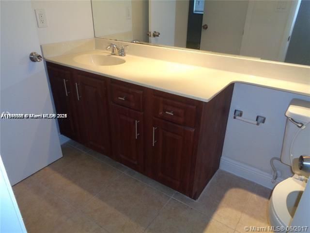 For Rent: $1,700 (1 beds, 1 baths, 695 Square Feet)