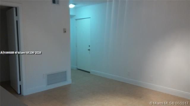 For Rent: $1,700 (1 beds, 1 baths, 695 Square Feet)