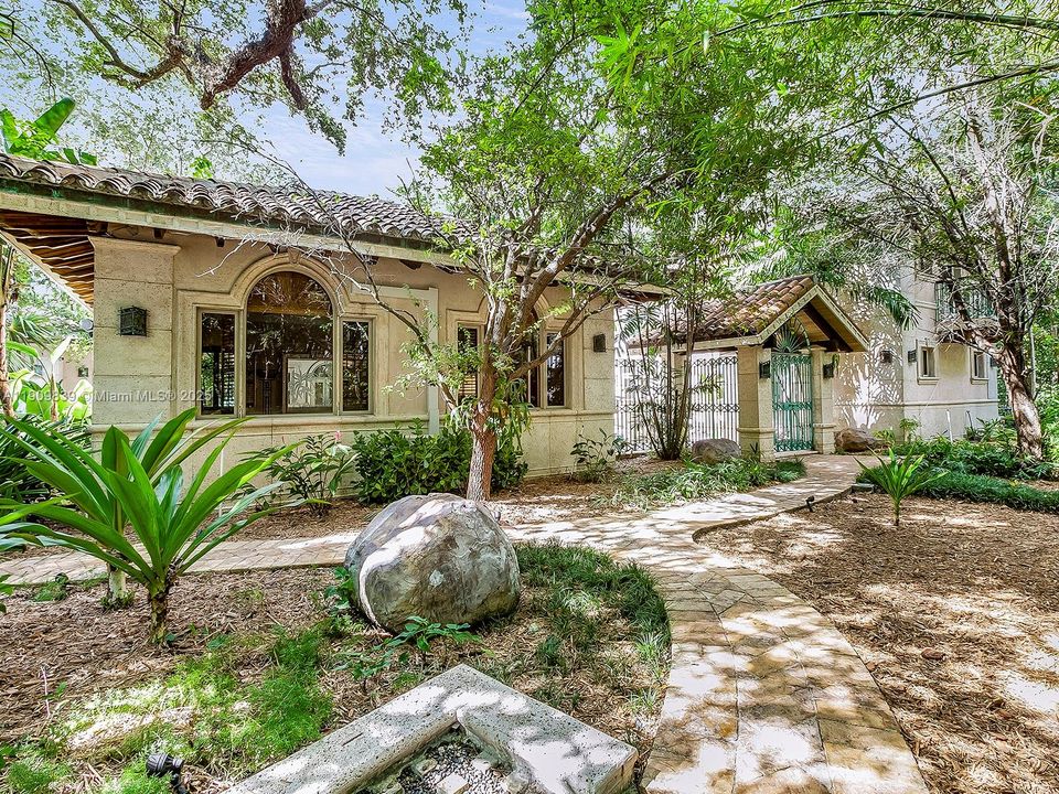 For Rent: $29,500 (3 beds, 3 baths, 4646 Square Feet)