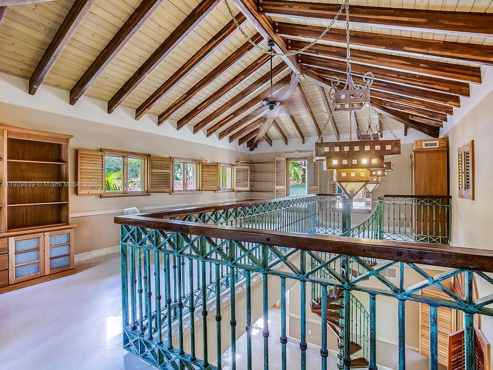 Upstairs Loft area of second bedroom