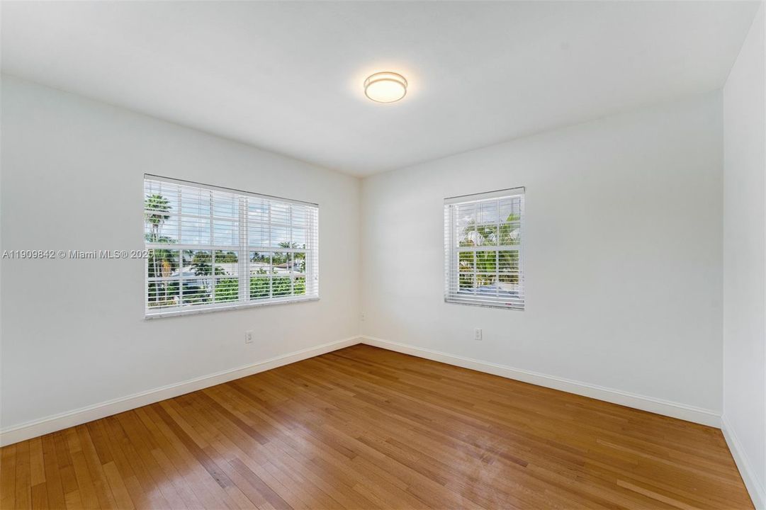 For Rent: $19,750 (6 beds, 5 baths, 3957 Square Feet)