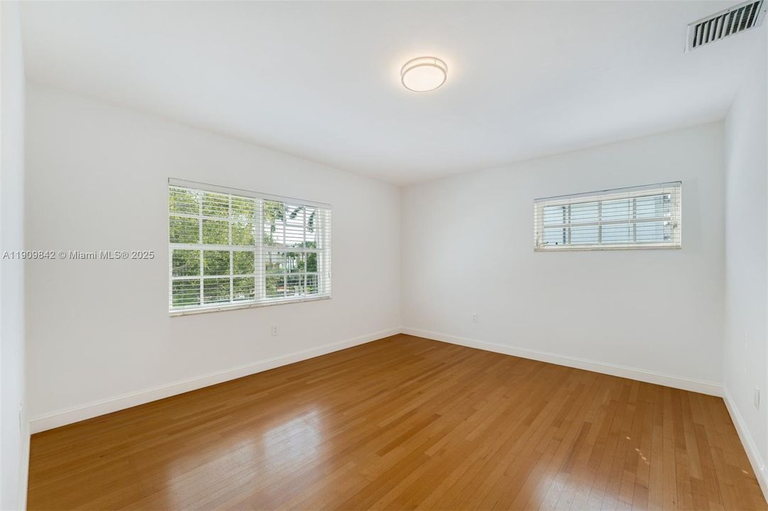 For Rent: $19,750 (6 beds, 5 baths, 3957 Square Feet)