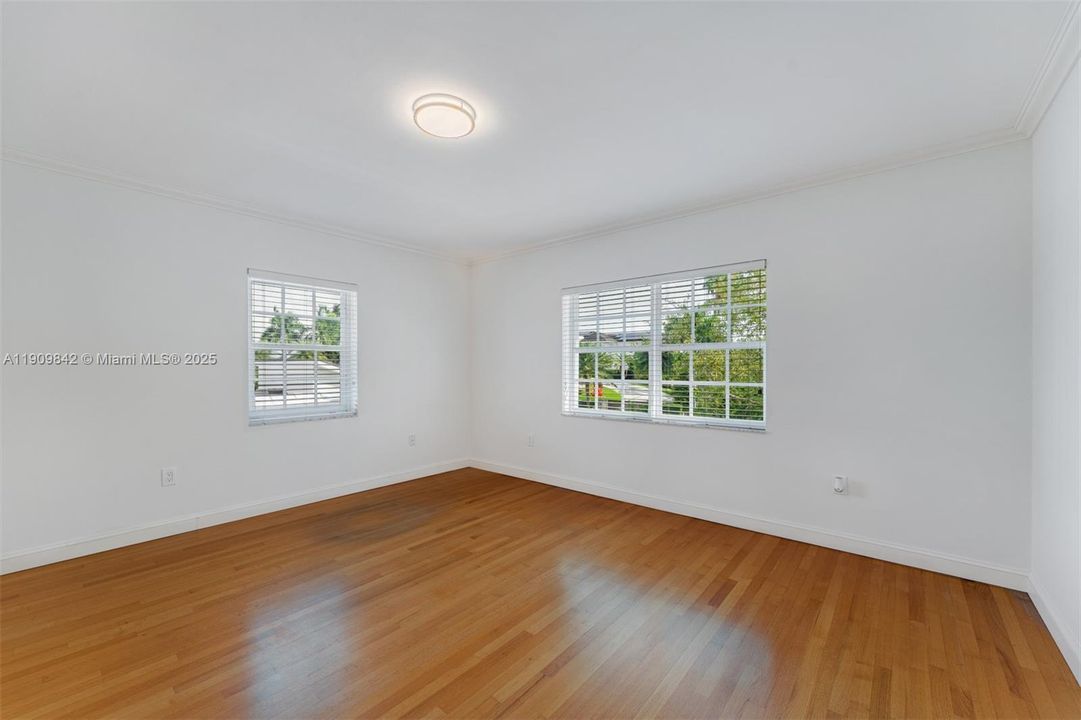 For Rent: $19,750 (6 beds, 5 baths, 3957 Square Feet)