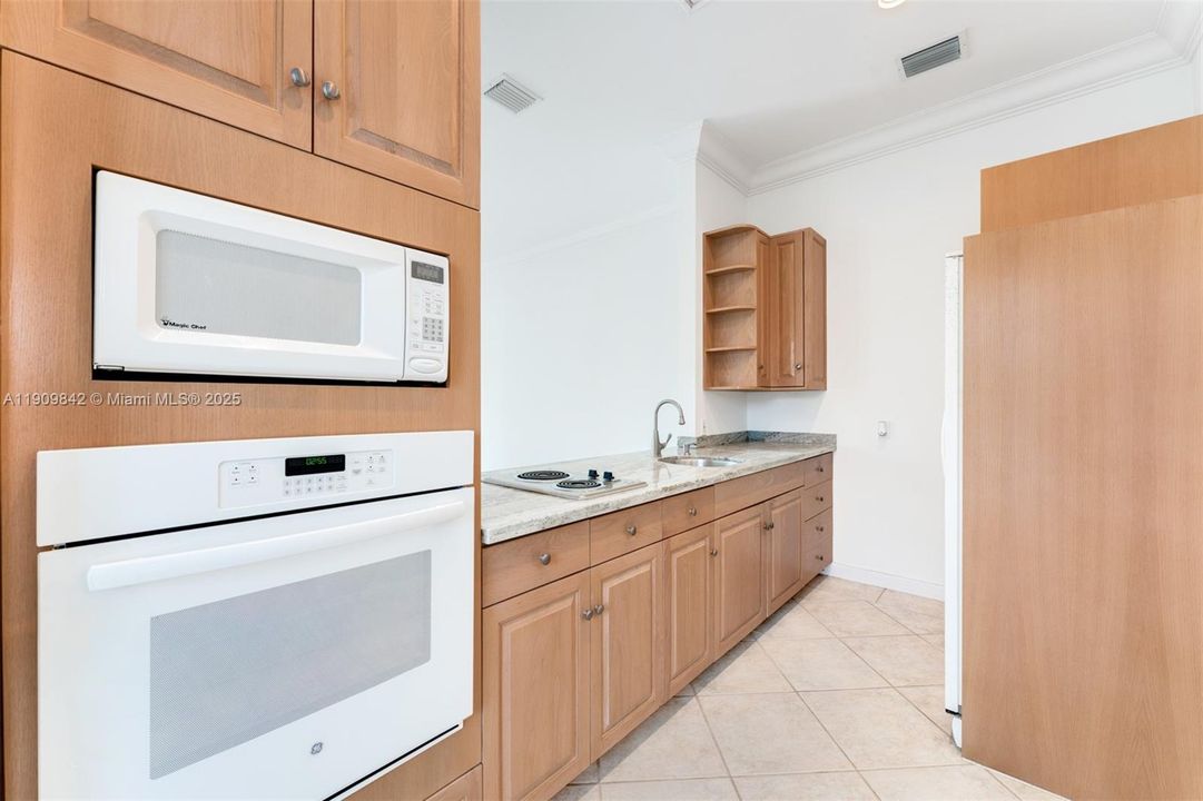 For Rent: $19,750 (6 beds, 5 baths, 3957 Square Feet)