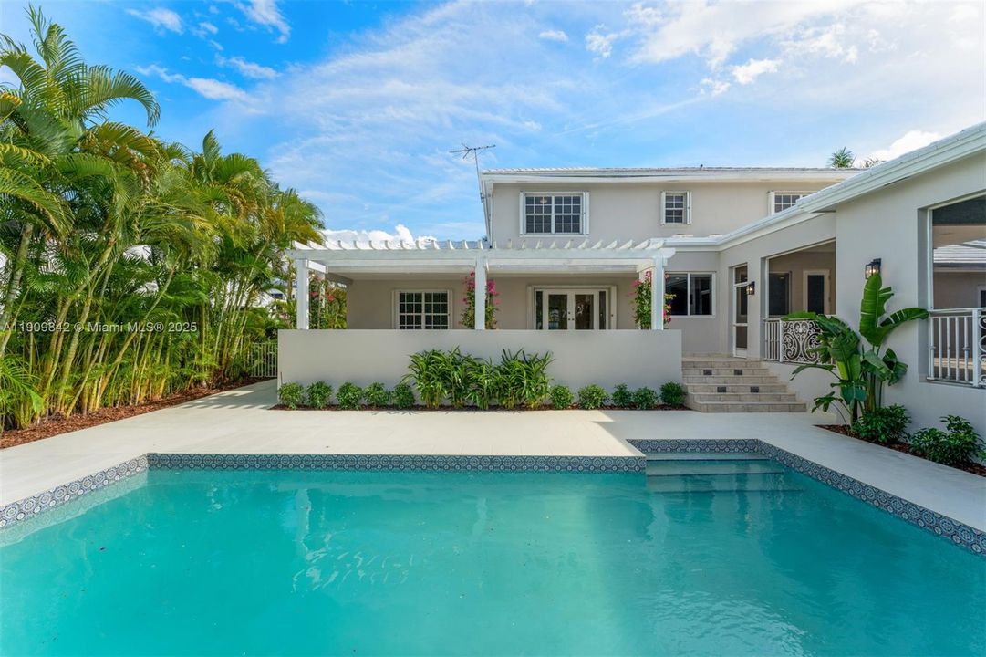 For Rent: $19,750 (6 beds, 5 baths, 3957 Square Feet)