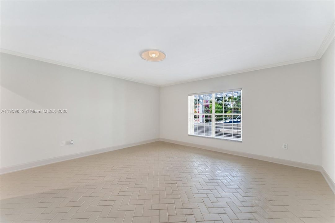 For Rent: $19,750 (6 beds, 5 baths, 3957 Square Feet)