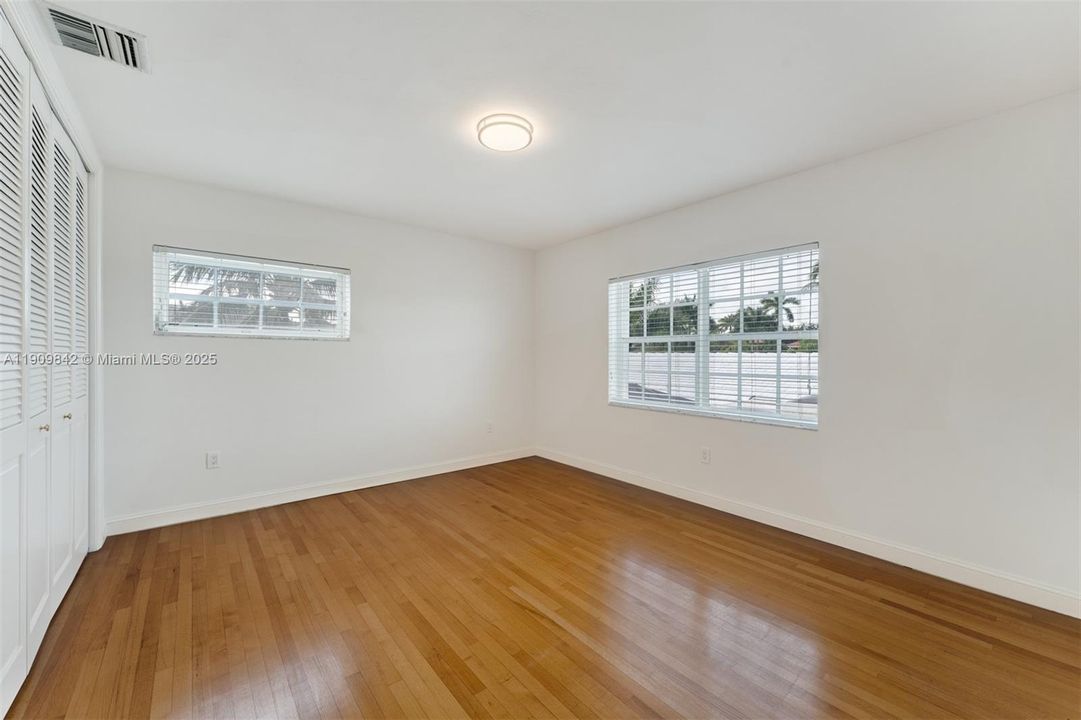 For Rent: $19,750 (6 beds, 5 baths, 3957 Square Feet)