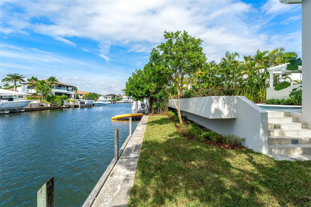 For Rent: $19,750 (6 beds, 5 baths, 3957 Square Feet)