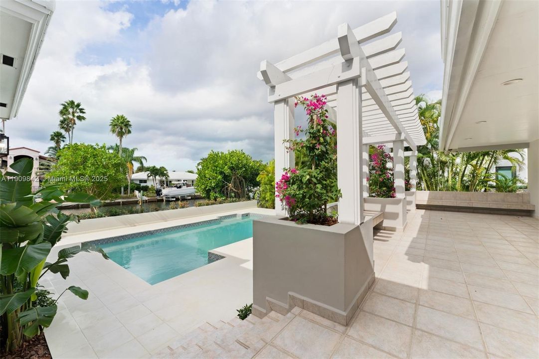 For Rent: $19,750 (6 beds, 5 baths, 3957 Square Feet)