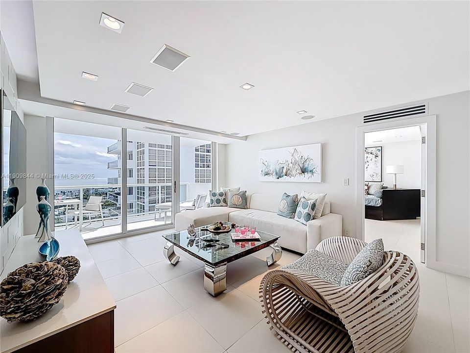 Active With Contract: $4,750 (2 beds, 2 baths, 1200 Square Feet)