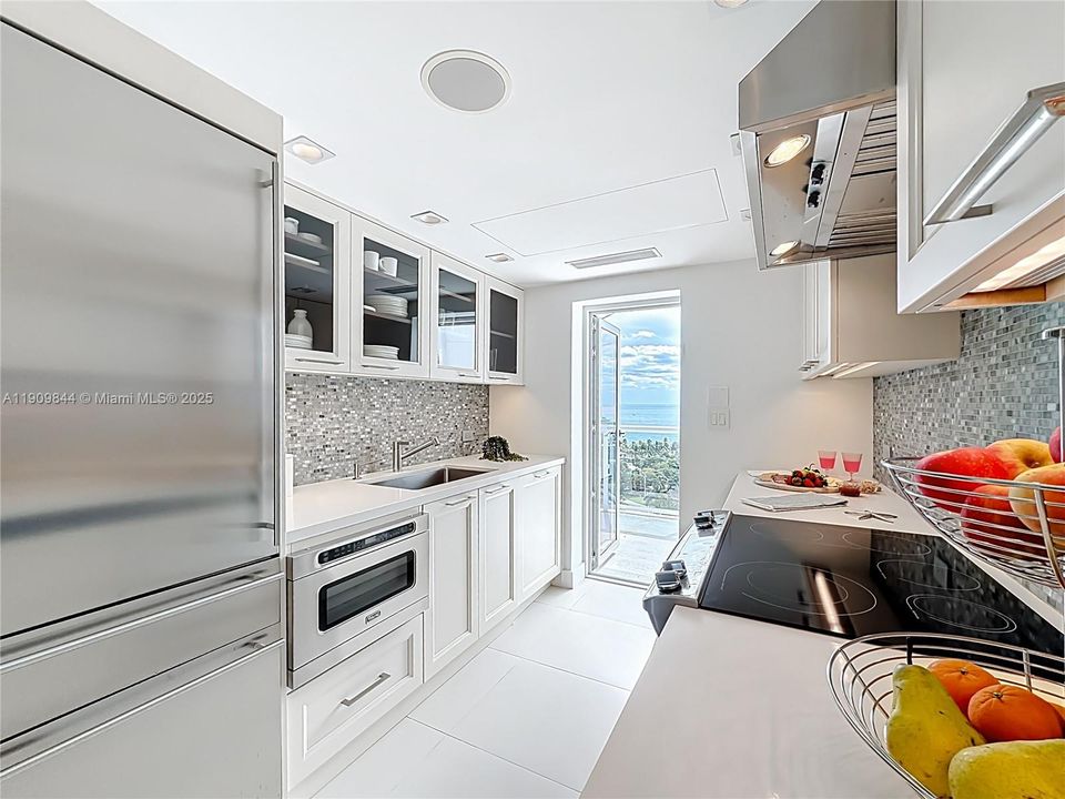 Active With Contract: $4,750 (2 beds, 2 baths, 1200 Square Feet)